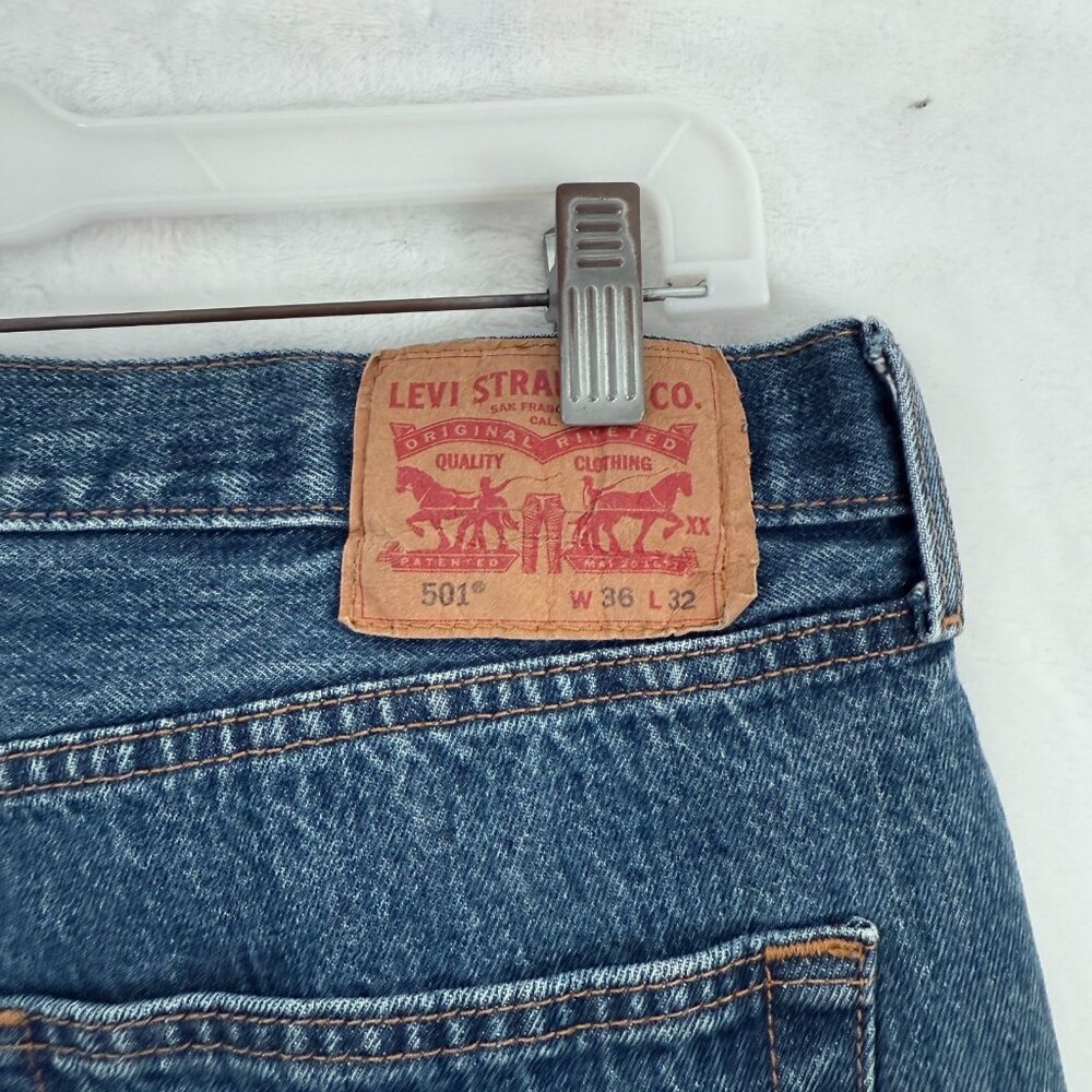 Levis 501 Jeans Mens 36x32 (34x29) Blue Straight Leg Button Fly - Picture 10 of 12
